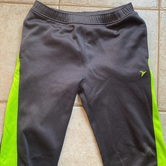 Old Navy Active Go-Dry boys track pants - Picture 2 of 12